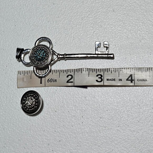 Ginger Snaps Skeleton Key Pendant Charm 7 Interchangeable Snap Charms Jewelry - Picture 8 of 8